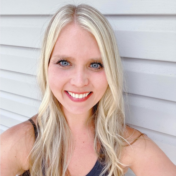 Meet your Posher, Megan - Picture 2 of 2